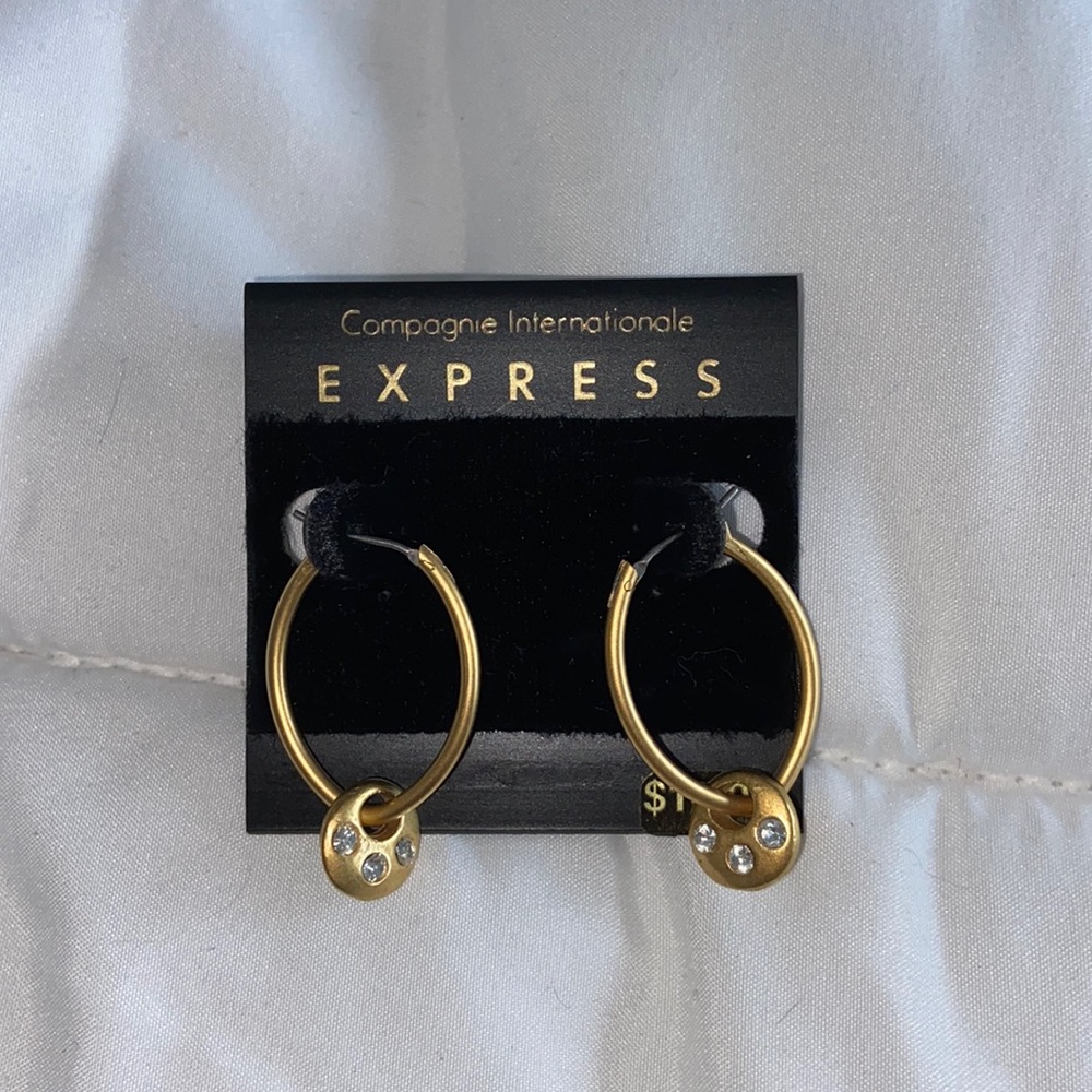 Express earrings